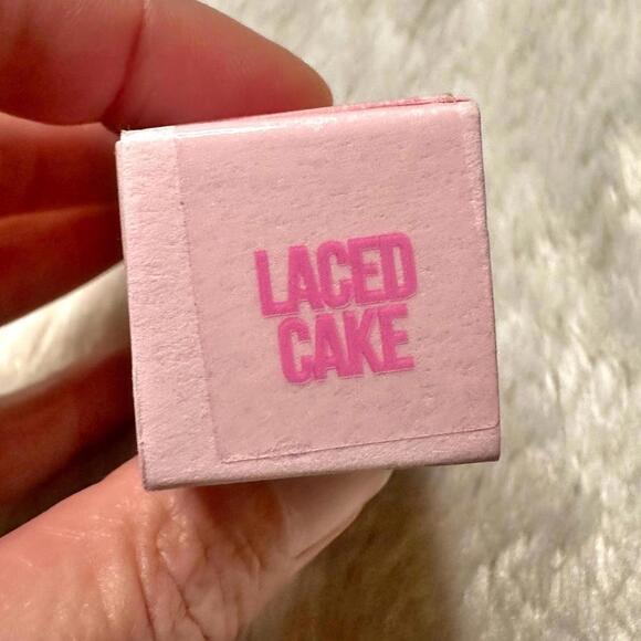 NIB Jeffree Star Velvet Trap Matte Lipstick Laced Cake Full Size 4g - Picture 6 of 8